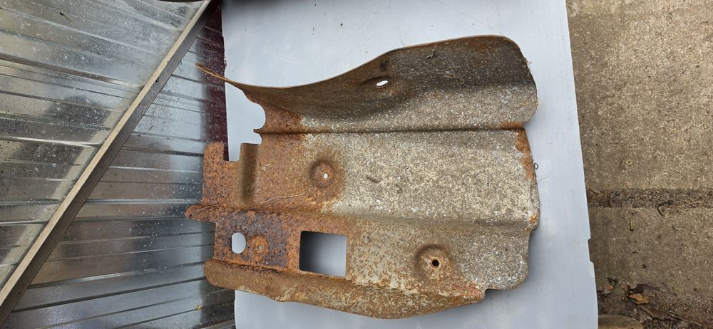 Osłona Termiczna Wydechu Tłumika Audi 80 B4