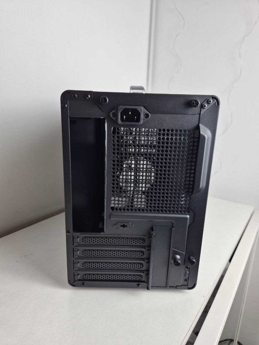 Компактний корпус для настільного ПК Gamerx P40 M-ATX