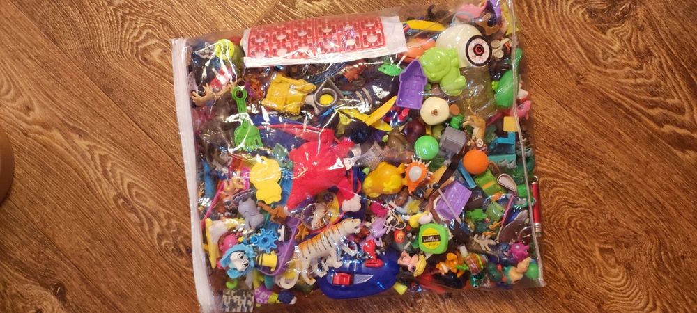 Большой пакет разных мелких игрушек