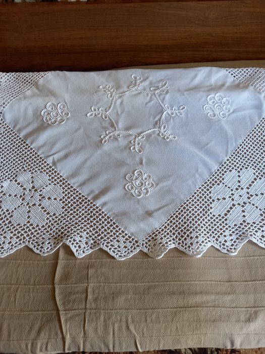 Скатерть на маленький столик