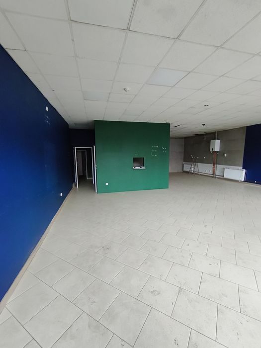 Wynajmę duży lokal bez czynszu