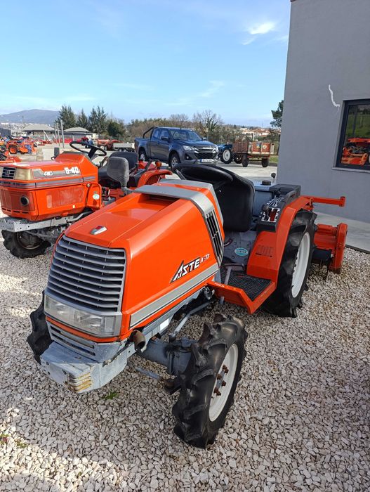 Trator Kubota A17 com frese