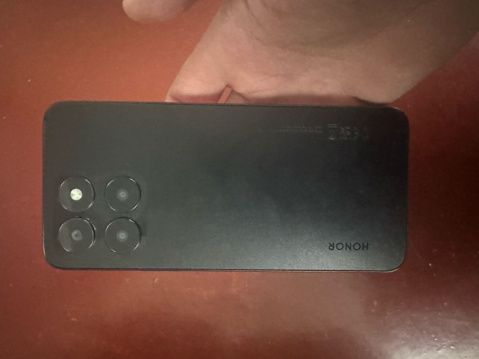 Honor майже новий але побили екран