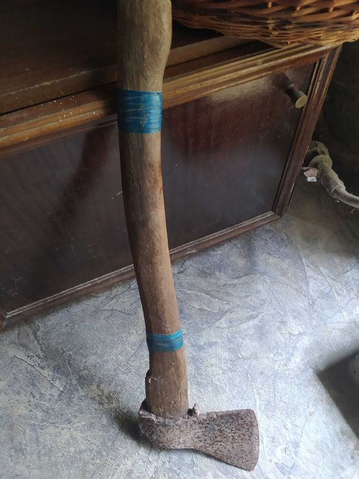 Сокира господарська.