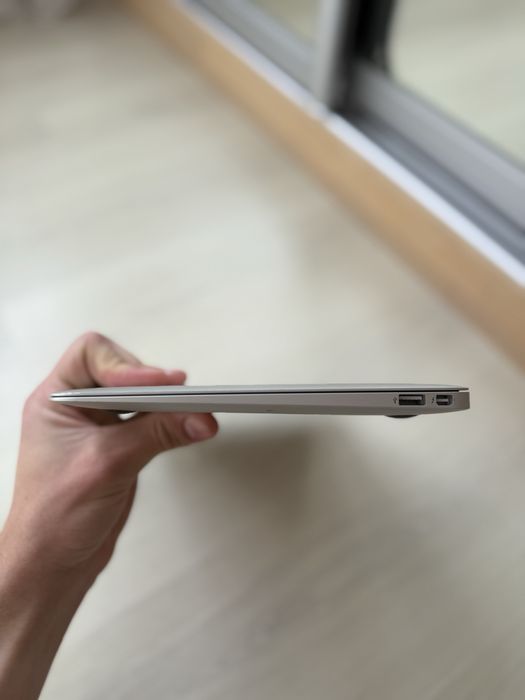 Macbook air 11 2015 4 128 хороший стан