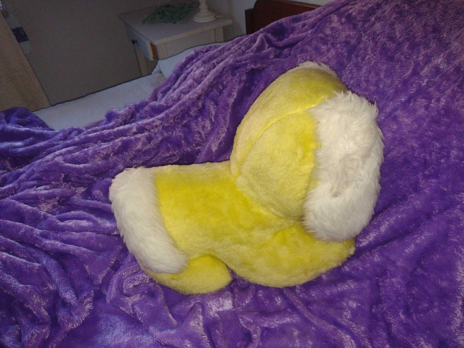 Cãozinho de peluche amarelo