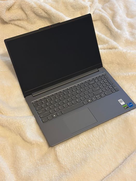 Laptop Lenovo LOQ 15IAX9E