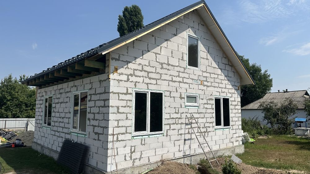 Заливка фундамента, кладка стен, стяжка пола, облицовка плиткой.