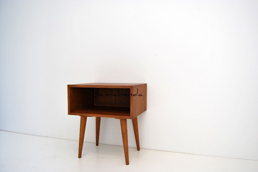 Mesa de Cabeceira ou apoio retro vintage estilo nordico