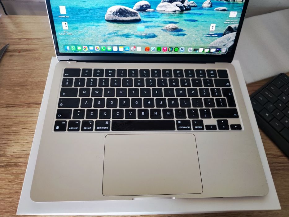 MacBook Air m2 13 cali 16 GB ram 256 gm SSD gwarancja
