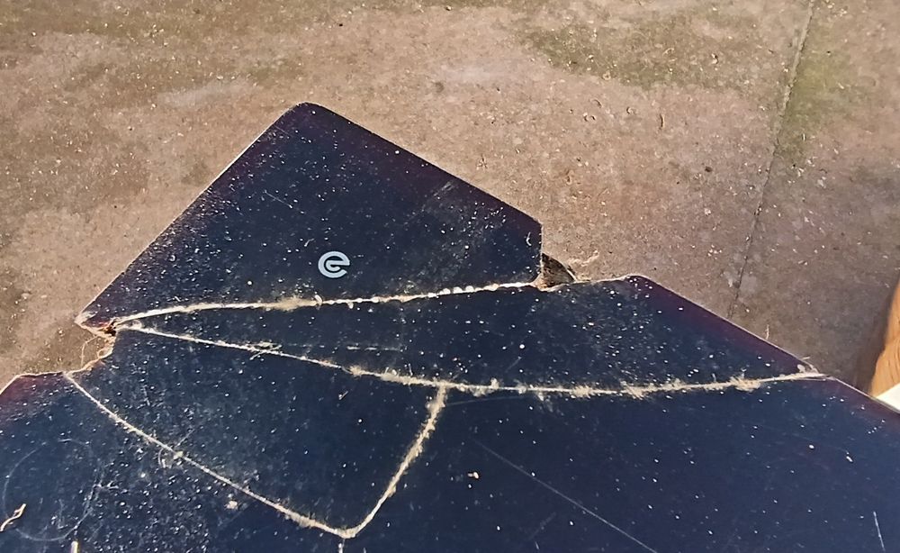 Placa Meireles com canto partido mas a funcionar