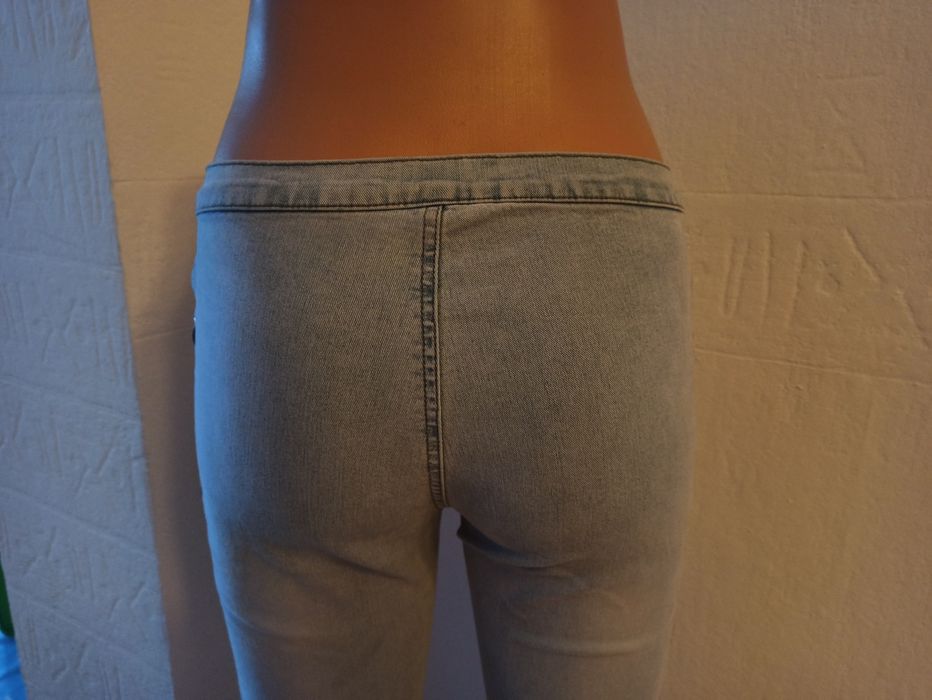 Jeansy damskie 7/8, rozszerzane na dole ze stretchem.