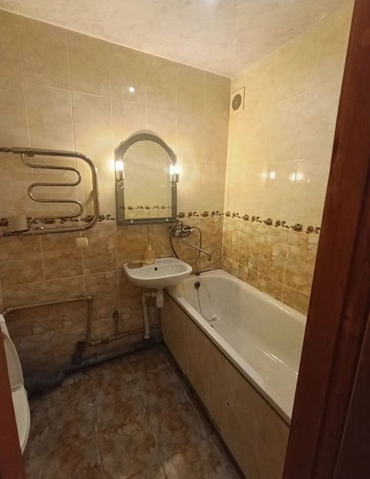 Продаж двокімнатної квартири в смт. Озерне