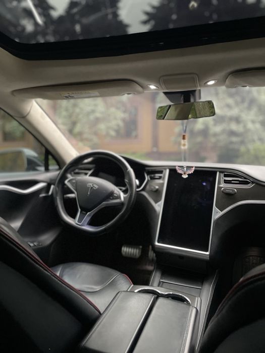 Tesla Model S Signature Performance 2012 (416 л.с.)