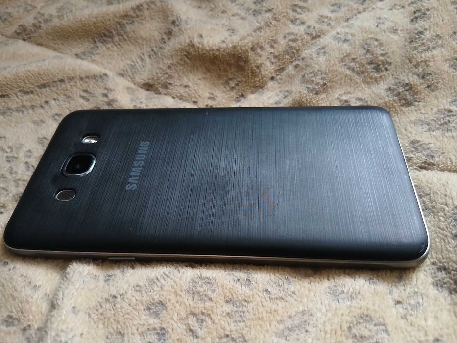 Смартфон Samsung SM-J710F Galaxy J7 (2016)
