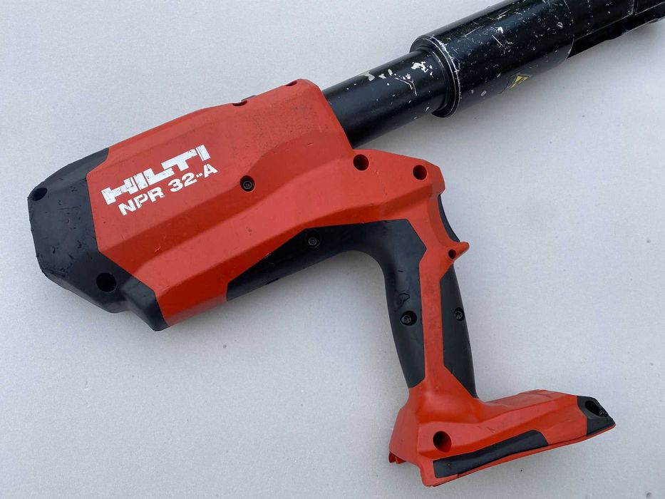 HILTI  zaciskarka do rur NPR 32-A  pistoletowa