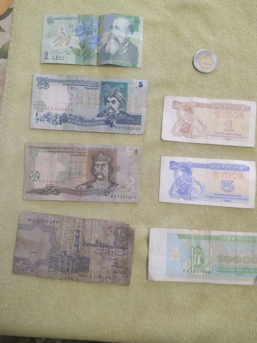 Банкноти різні в хорошому стані