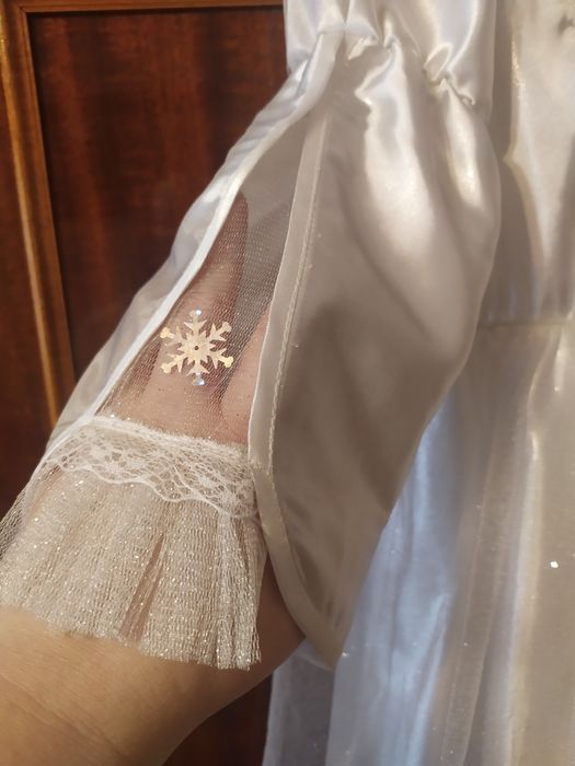 Новорічний костюм сніжинки та маленької принцеси