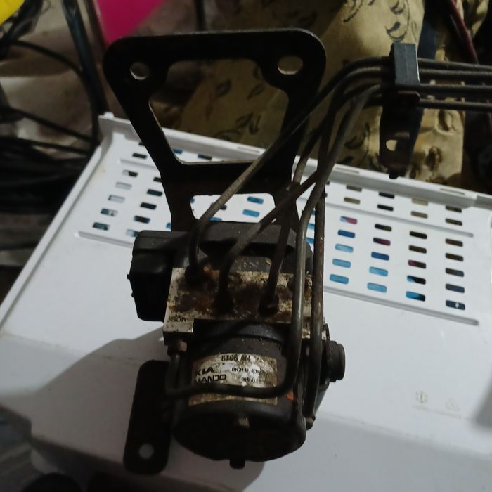 Блок ,насос абс киа каренс 2,   2 литра дизель