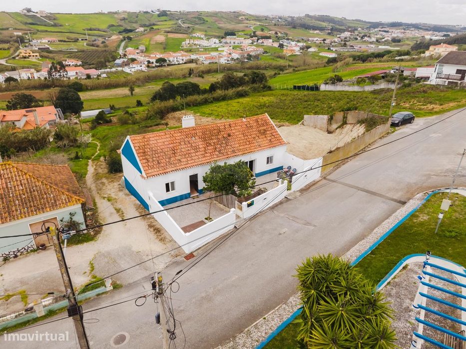 Moradia Térrea Renovada C/ Logradouro e Terreno, Vimeiro - Lourinhã