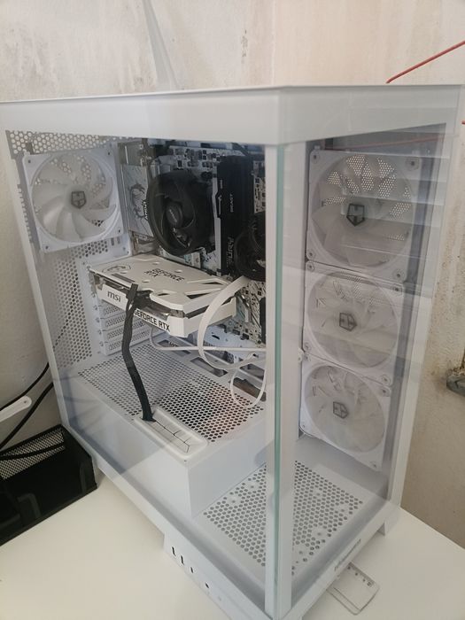 PC Gamer Full White