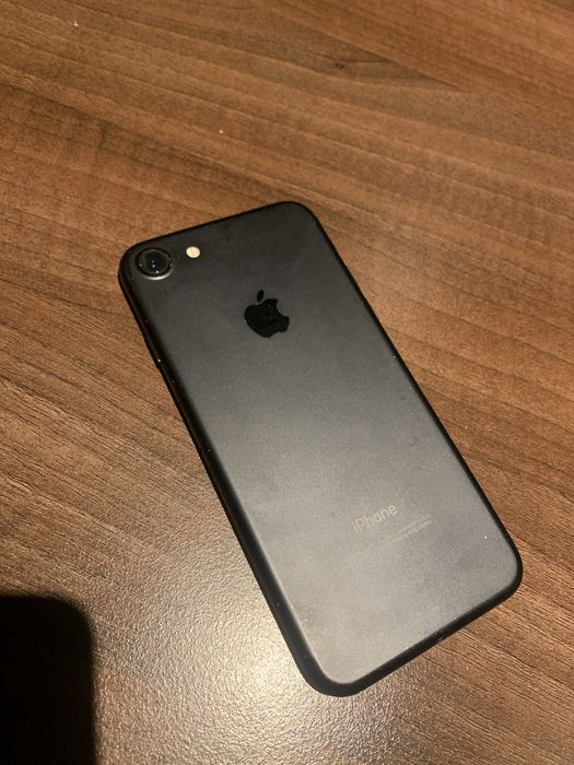 Iphone 7  на 128 гб