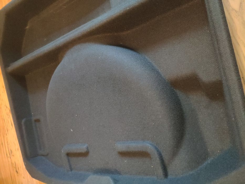 Органайзер в нишу багажника Volvo 31389422 Крышка запаски XC60 Оригина