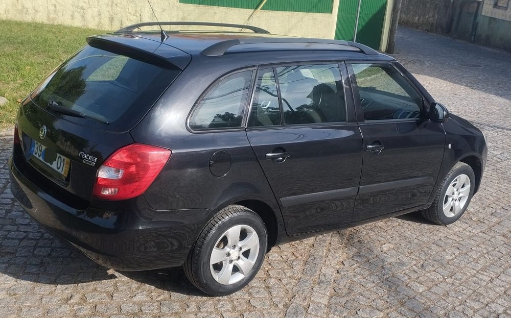 Skoda Fábia 1.2i Sw Gasta 5 lts aos 100 kms