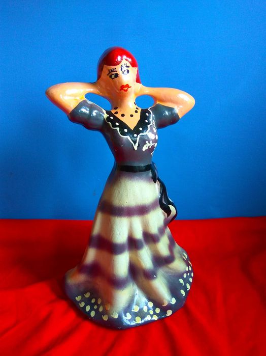 Stara figurka ceramiczna
