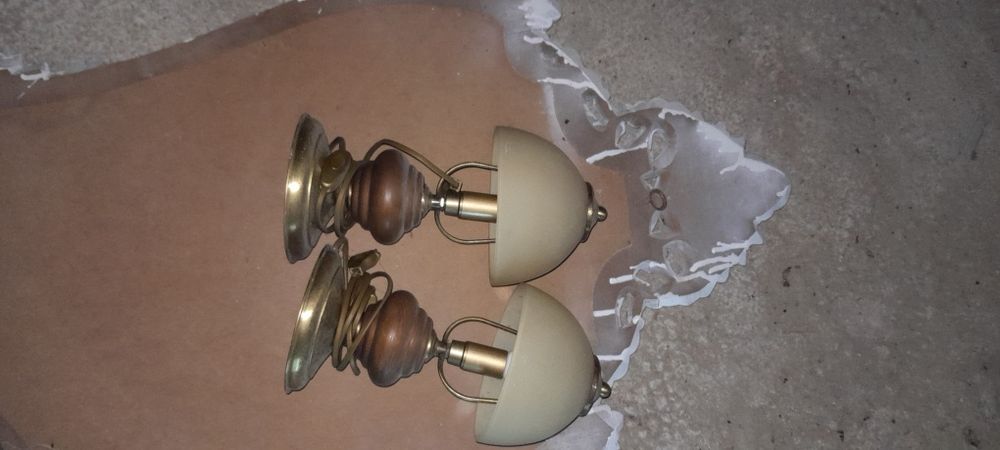 2 candeiros de teto 2 de mesinha  4 de parede