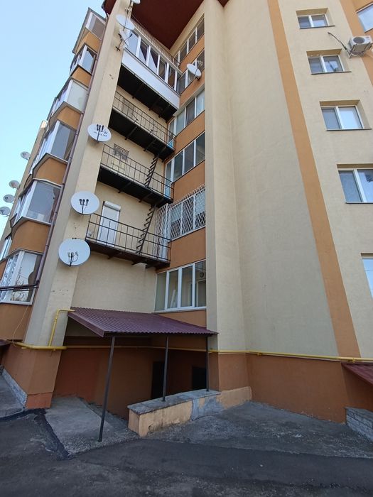 Продам нежитлове приміщення! Район Пивзавод. Вул. Ясна. ФАСАД. Цоколь!