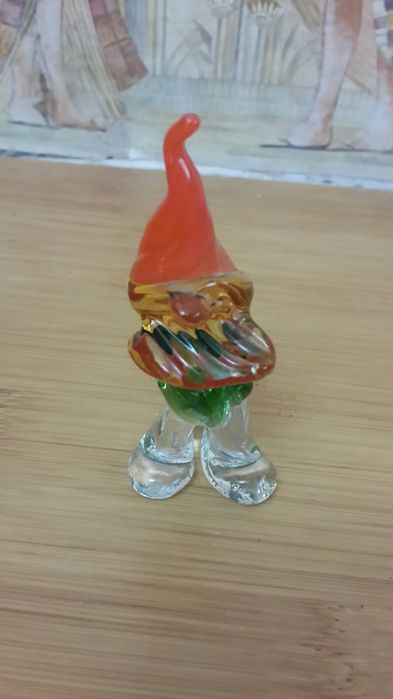 Фігурки з пластику і скла