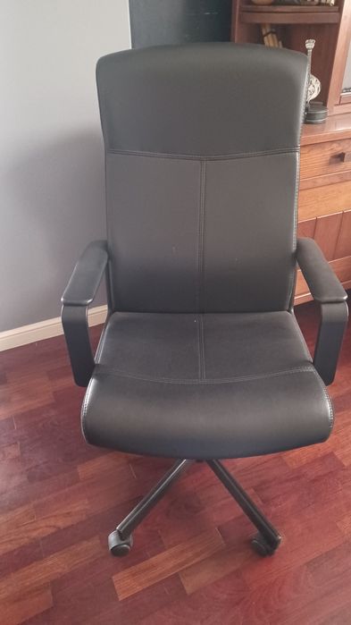 Cadeira escritorio ikea como nova,mto pouco uso