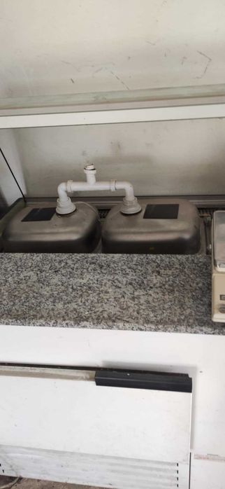 Lada- witryna chłodnicza.