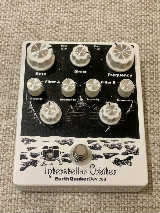 Earthquaker Devices Interstellar orbiter