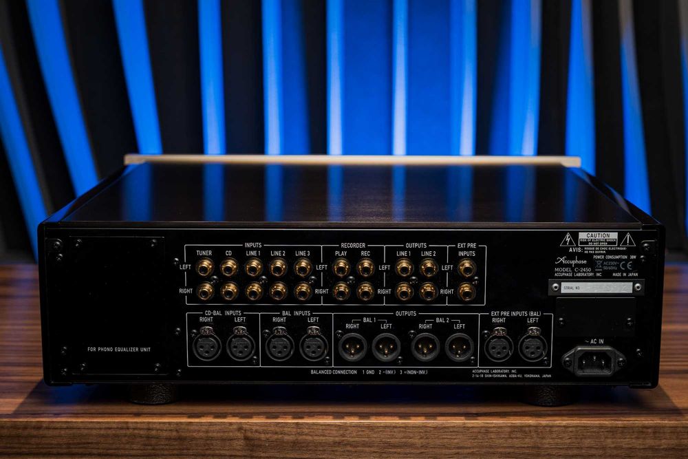 Accuphase C-2450 przedwzmacniacz liniowy preamp