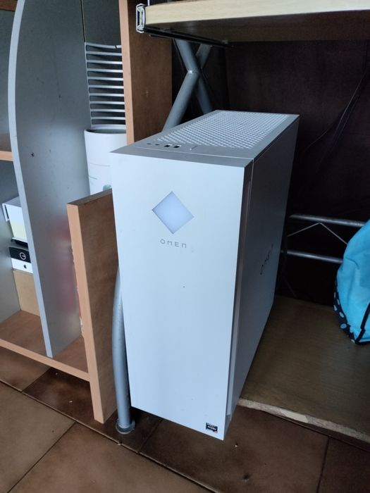 Omen desktop computer and MSI monitor64585695684483122