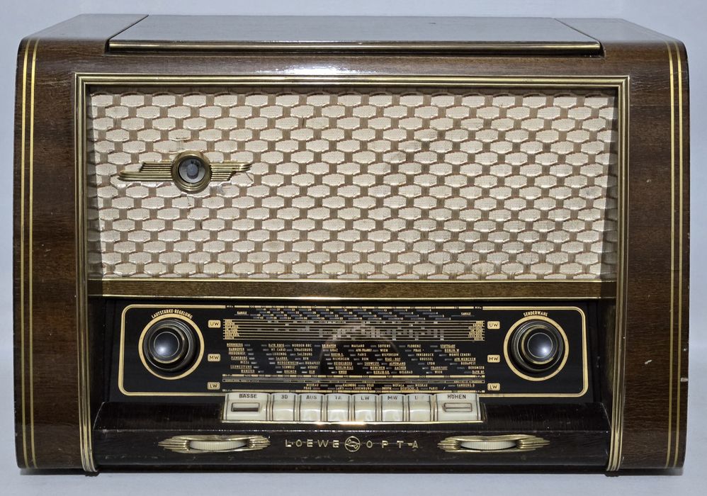Rádio antigo com gira discos reparado Loewe-Opta