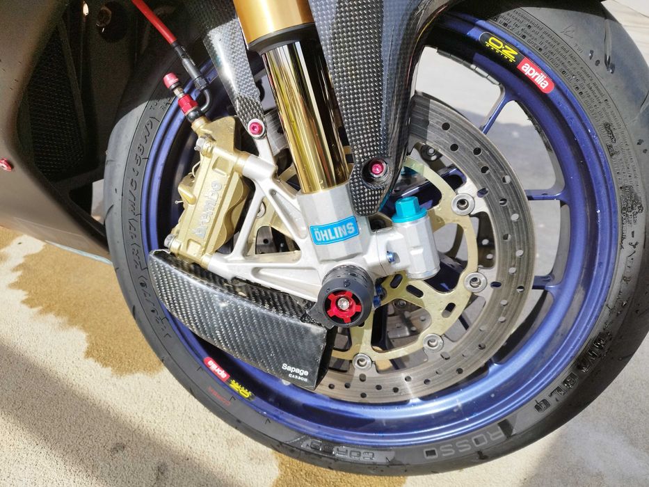 aprilia rsv 1000