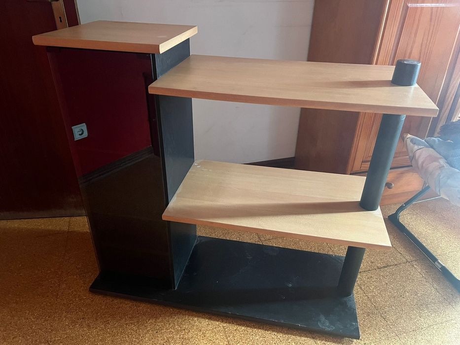 Vendo sofás, móvel e cristaleira