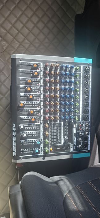 Vendo esta mesa de som. .