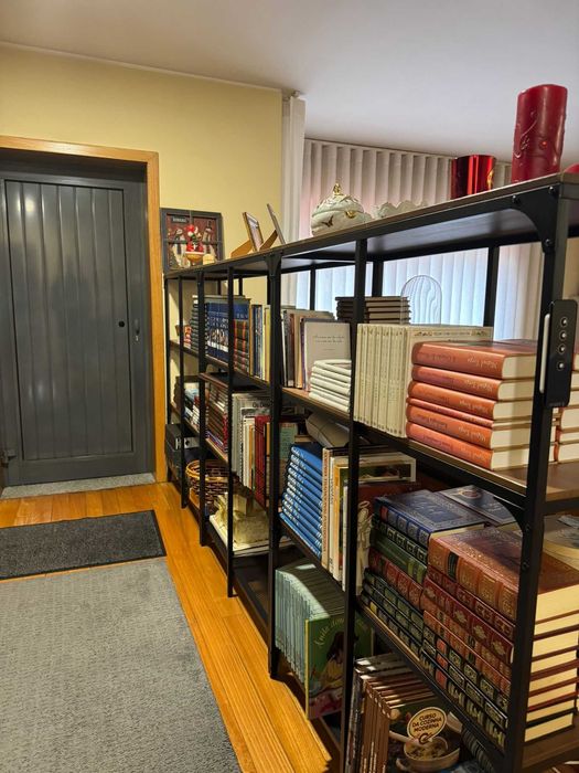 Prateleiras venda - em ótimo estado