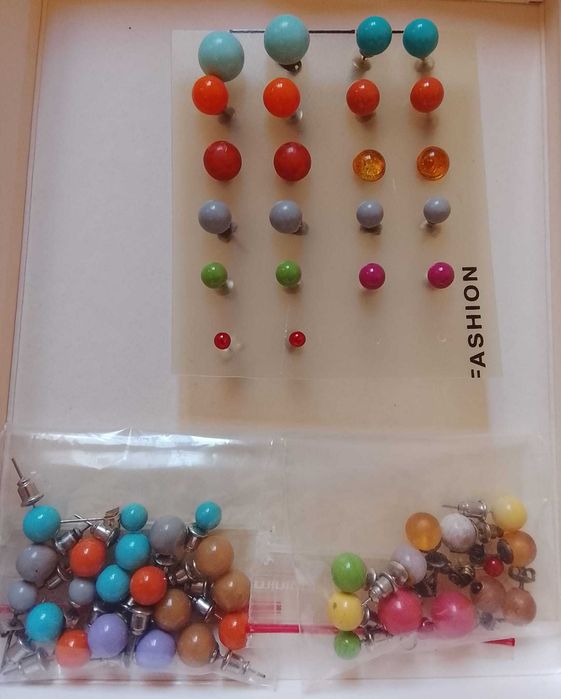 Brincos de várias cores