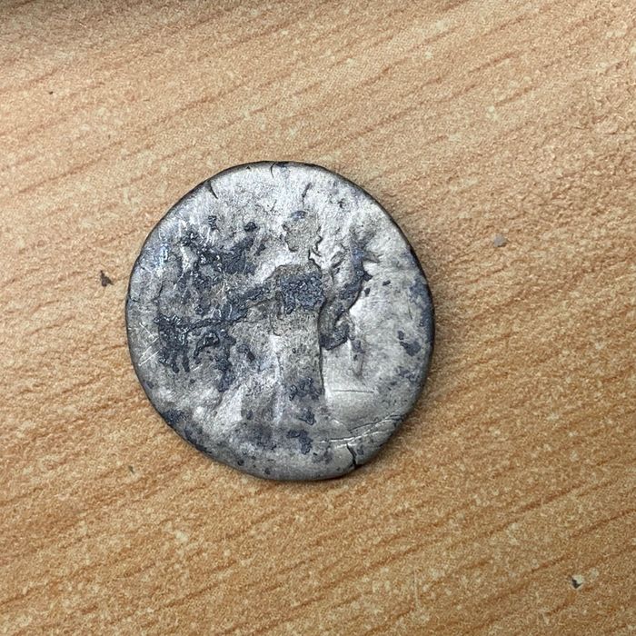 Римська срібна монета імператора Антона Пія (145-161 рр. до н. е.)