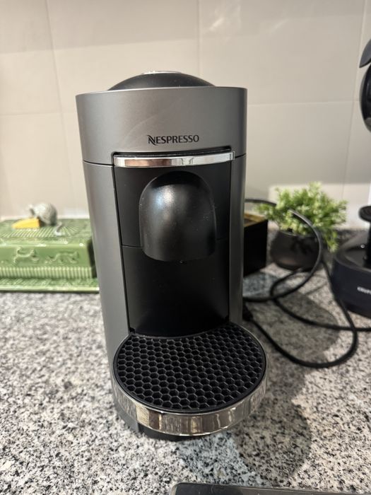 Máquina de café Nespresso Vertuo Plus