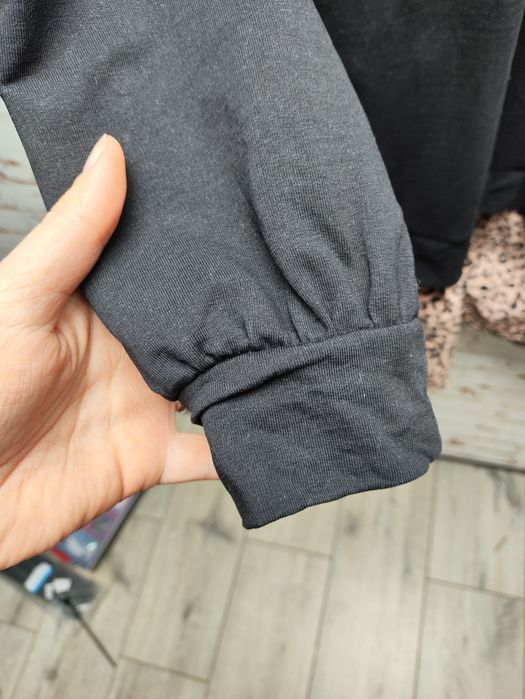 Czarna bluza z baskinką panterka Mohito M