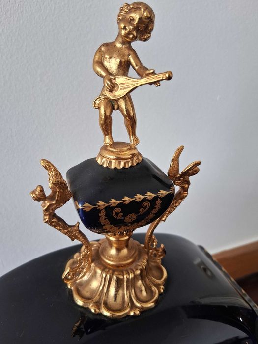 Relógio de mesa - porcelana Limoges e decoração a ouro