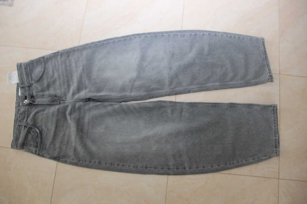 Szare Jeansy Bershka o kroju barrel 36