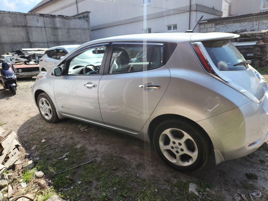 Nissan leaf 2012