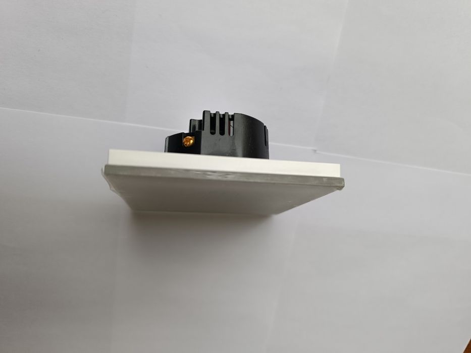 Розумний вимикач smart home